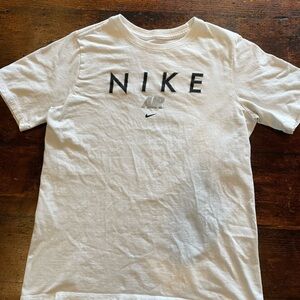 Nike White T-Shirt Youth Size XL